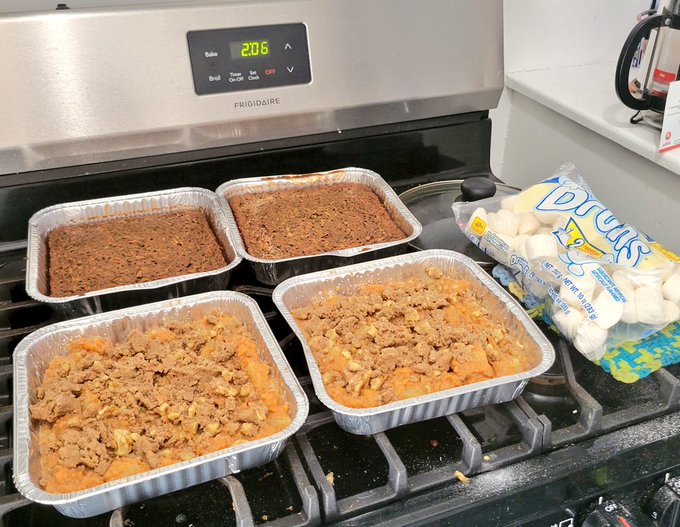 Zuchini bread is done✅️ Sweet potato casserole goes in next! Happy friendsgiving! https://t.co/1AorK