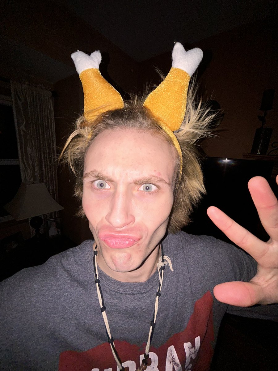 CharlieMcadow's tweet photo. Happy Yourwelcomerecieving! https://t.co/9rebesbBOP