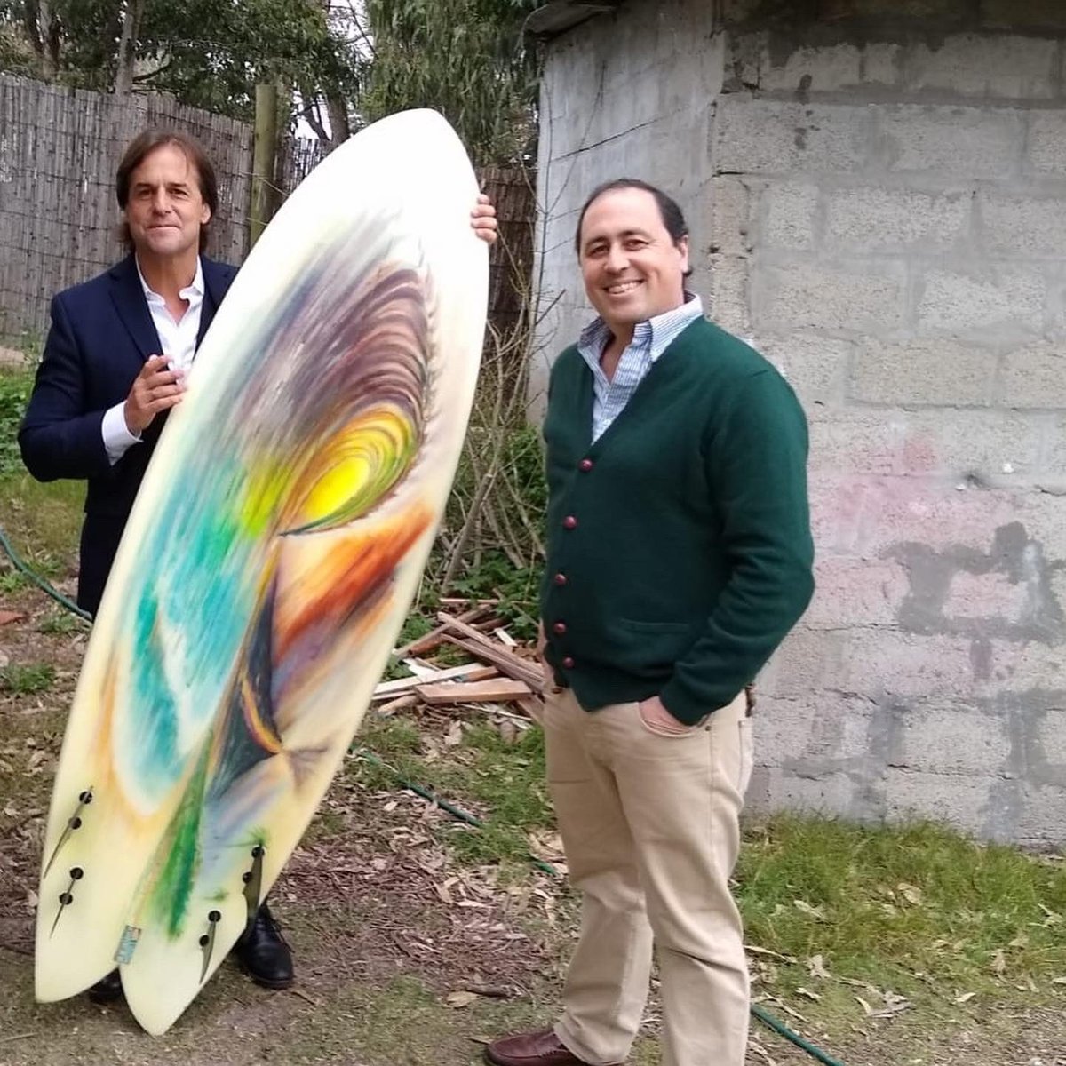 adryadrybb's tweet photo. era un abogado atrapado por su pasado y tomaba mate con Luis
ORGULLOSAMENTE BLANCOS
@sergiobotana seguro tampoco sabía nada😹 https://t.co/Eo6adzNDVi