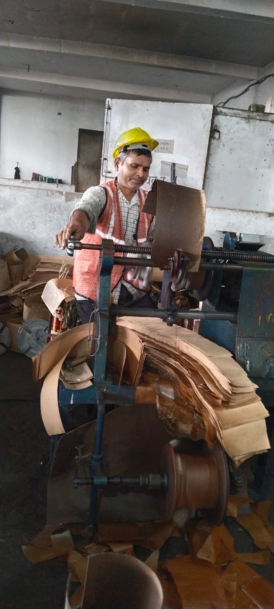 <a href="/dvvnlhq/">Dakshinanchal Vidyut Vitran Nigam Limited</a> <a href="/mduppcl/">MDUPPCL</a> <a href="/UPPCLLKO/">UPPCL</a>  <a href="/MDDVVNL/">MD DVVNL AGRA</a> <a href="/UppclChairman/">CMD UPPCL</a> <a href="/DvvnlDirectorT/">Dvvnl Director Technical, B M Sharma</a> @DvvnlWorkshop <a href="/BathamDeep/">AE (raid)-Eudd(raid&hr) Meerut</a> <a href="/eeedd1agra1/">eeewdagra</a> <a href="/sumitku91593268/">sumit kumar AE WS Mainpuri</a> आज दिनांक 24/11/2023 को विद्युत कार्यशाला शिकोहाबाद पर परिवर्तक मरम्मत का कार्य पूर्ण साफ-सफाई एवं उच्च गुणवत्ता के साथ प्रारंभ कराया गया।