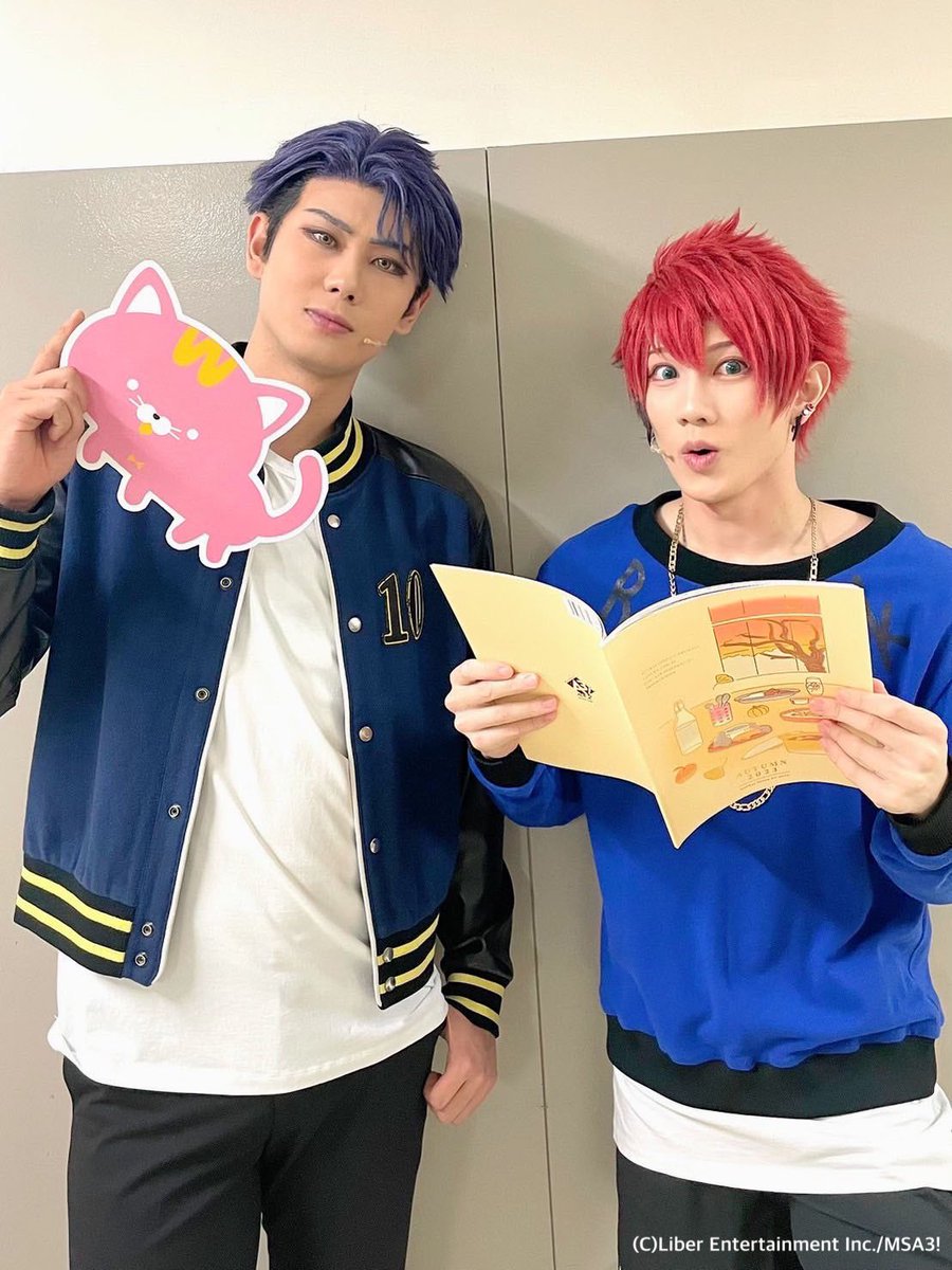 nelkewest's tweet photo. 【グッズプレゼント🎁】
MANKAI STAGE『A3!』ACT2! ～AUTUMN 2023～

🍁大阪公演 開幕記念🍁

公演グッズの〈パンフレット〉を
このアカウントをフォロー&リポストした方の中から抽選で【３名様】にプレゼント‼️

⚠️応募締切:11/27(月)23:59

※DMを受け取れるようにご設定ください。
※当選者の発表はDMの送信をもってかえさせていただきます。

#ネルケWEST #エーステ