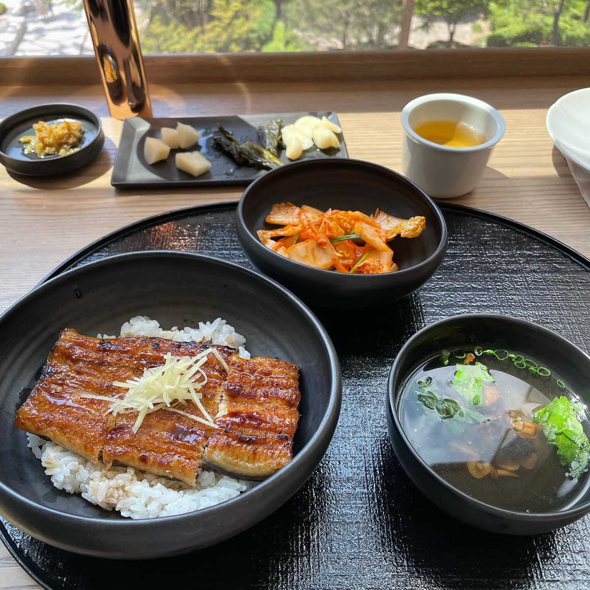 AnjoRobrigado's tweet photo. 몸살걸렸던 근로자의 날
장어코스요리로 몸보신!!

약도 사듀고..👉🏻👈🏻
날씨마저 완벽했던날 바람도 쐐게 해준 덕분에
몸살이 금방나은거 같았당!!
집에서 누워만 있었음
난 더 아팠을꼬야힝

#광화문맛집#장어코스요리#장어오마카세#장어맛집#만리지화#jmt https://t.co/WgWRFECFdi