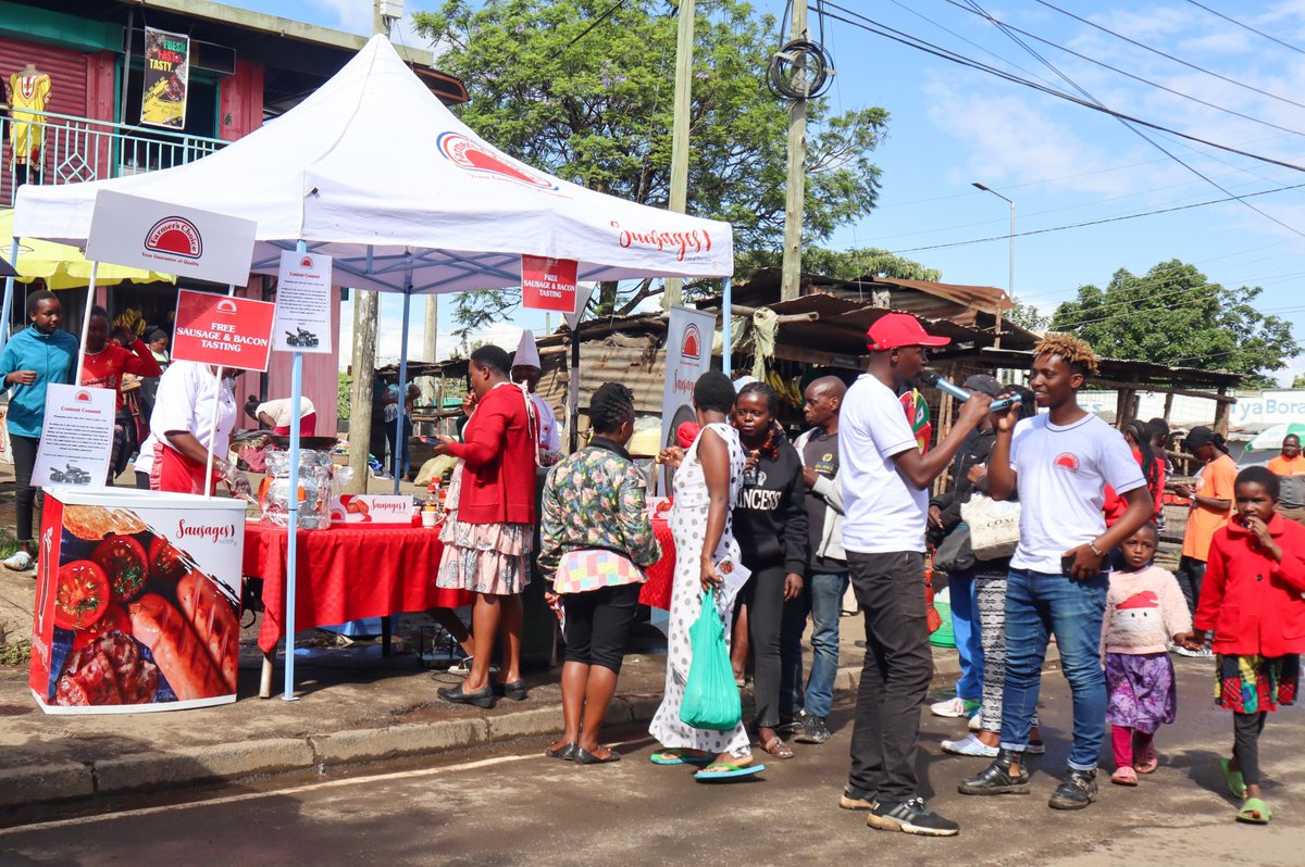 Kapuyawillykihu's tweet image. Sose Mtaani Activation is On &amp;amp; Live 😍 Uko mtaa Gani tunakam 😋
#FreeSampling and a Lesson from our own Chefs on how to prepare Sausages and bacon 😉