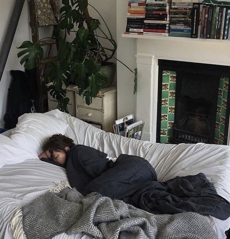 Whotfismick's tweet photo. "do you still want to go out tonight?"

me: https://t.co/yMPpcQsEtg