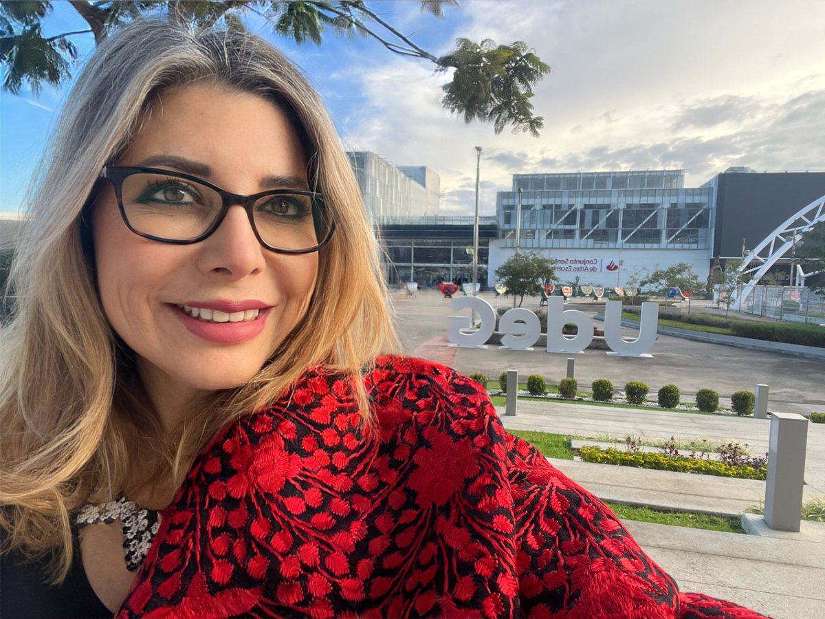carmen_ta's tweet photo. #AMEREIAF inaugura su Congreso Internacional 2023 en @udg_oficial
Felicidades @barrigae por obtener la medalla al mérito @amereiaf https://t.co/kTzSPlL1Wc