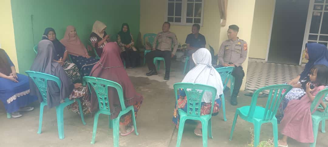 YofitZola's tweet photo. Kegiatan Jumat Curhat bersama masyarakat kel. Molosipat U Kec. Sipatana Kota Gorontalo* https://t.co/gXBVS2oHKL