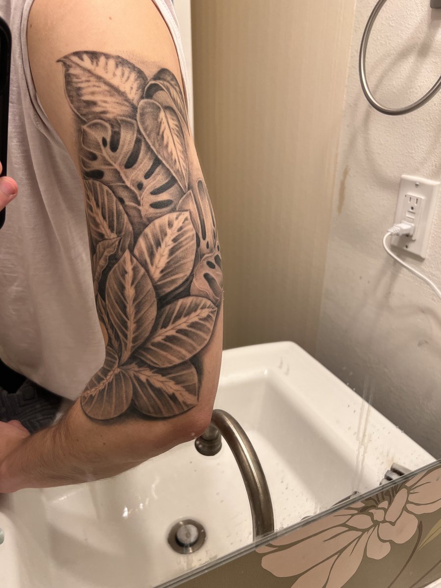 FalXIV's tweet photo. The year of the tattoos for me. 🥰
Featuring my Sak Yant from our recent trip to Thailand. https://t.co/eAIgineNSO