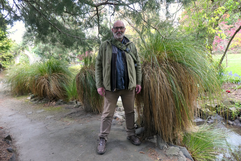 ExploringColour's tweet photo. Bless this mess. Diversity, an unexpected surprise, things a little out of place.. can be a blessing in disguise. #Oamaru Public Gardens, #Waitaki. The grass is native.. Carex secta #nzplants
New Zealand #NewZealand #garden #fountain https://t.co/78jZ3L6iJl
