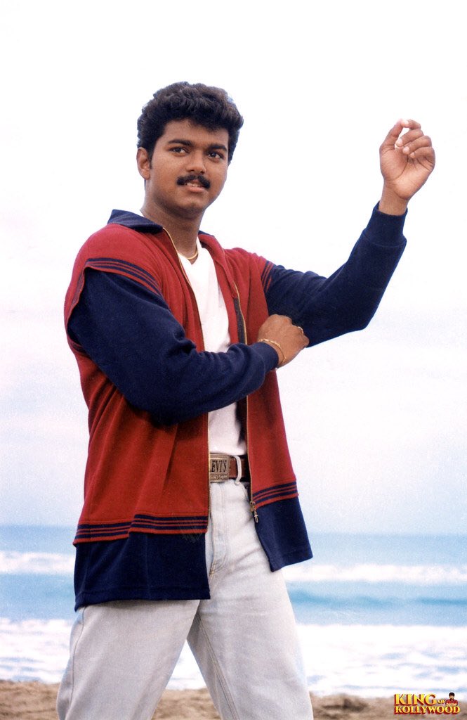 tamizha2023's tweet photo. ITHAYA THALAPATHY 😍😍
Guess the Movie Name 👀
#LeoIndustryHit #LeoOnNetflix #Thalapathy68 @actorvijay #LeoBoxOffice #ThalapathyVijay𓃵 https://t.co/Jj5akcgiyy