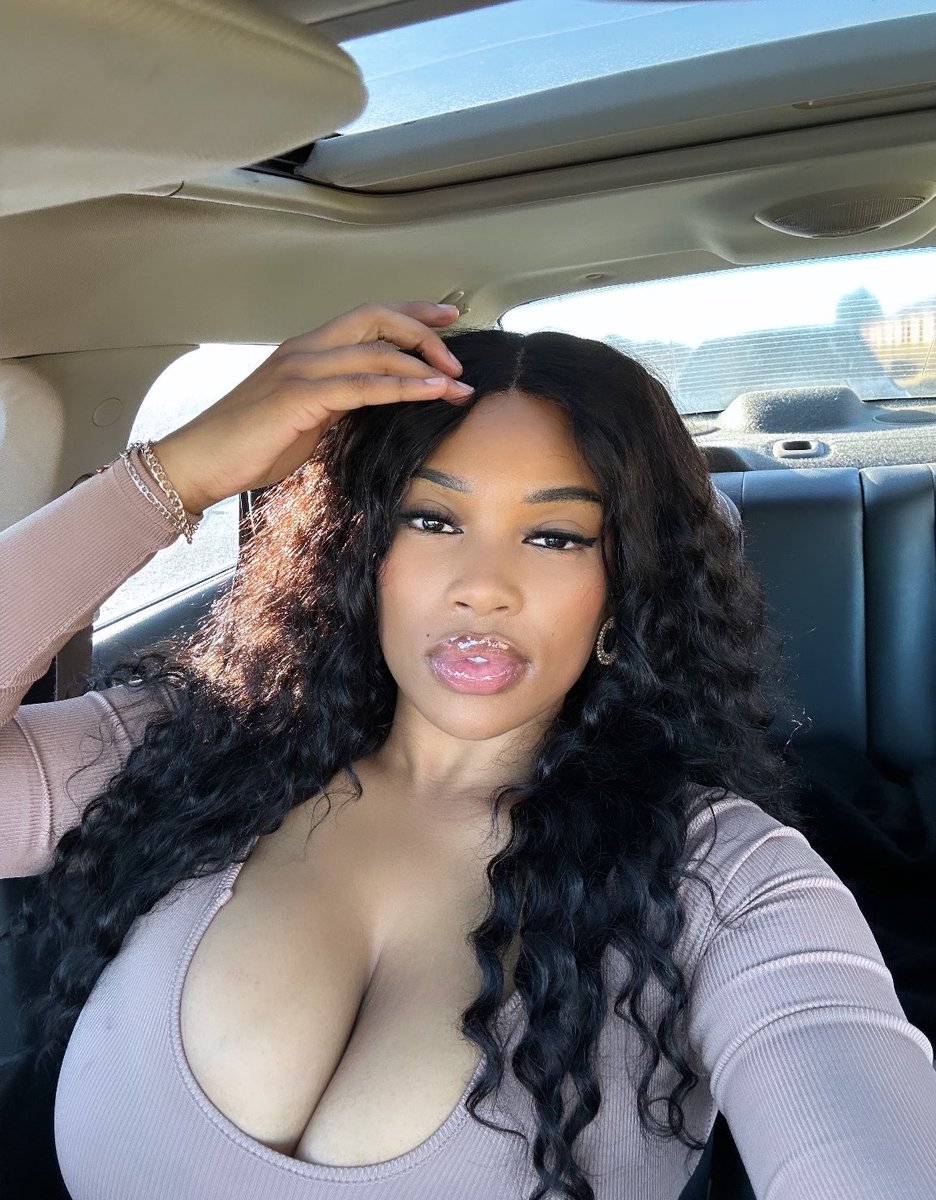freauxmama's tweet photo. Happy thanksgiving 🍁 https://t.co/cs7b7WM4yG