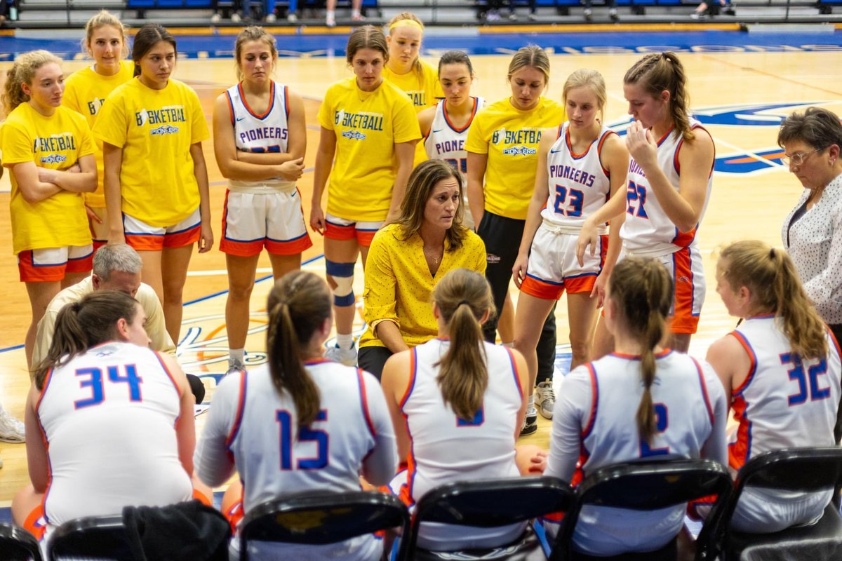 CoachMcNiffUWP's tweet photo. Thankful &amp; Grateful today and everyday 🧡💙 https://t.co/papXHay7oN
