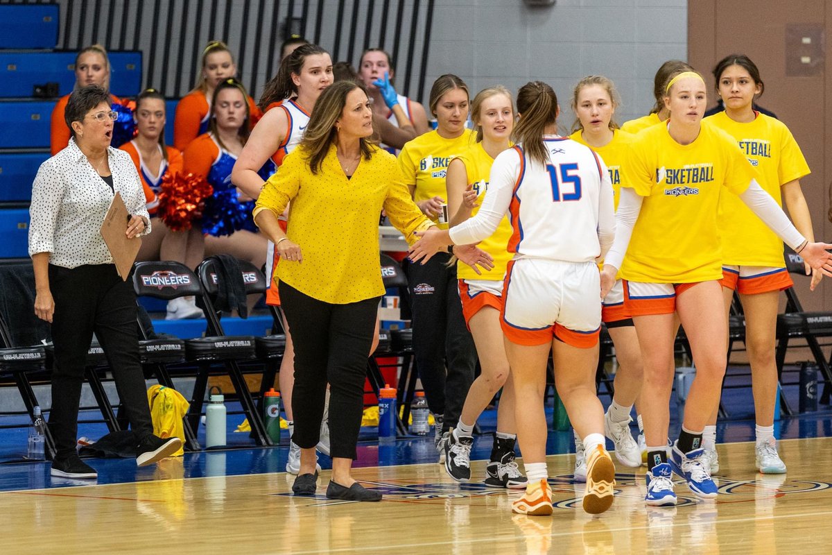 CoachMcNiffUWP's tweet photo. Thankful &amp; Grateful today and everyday 🧡💙 https://t.co/papXHay7oN