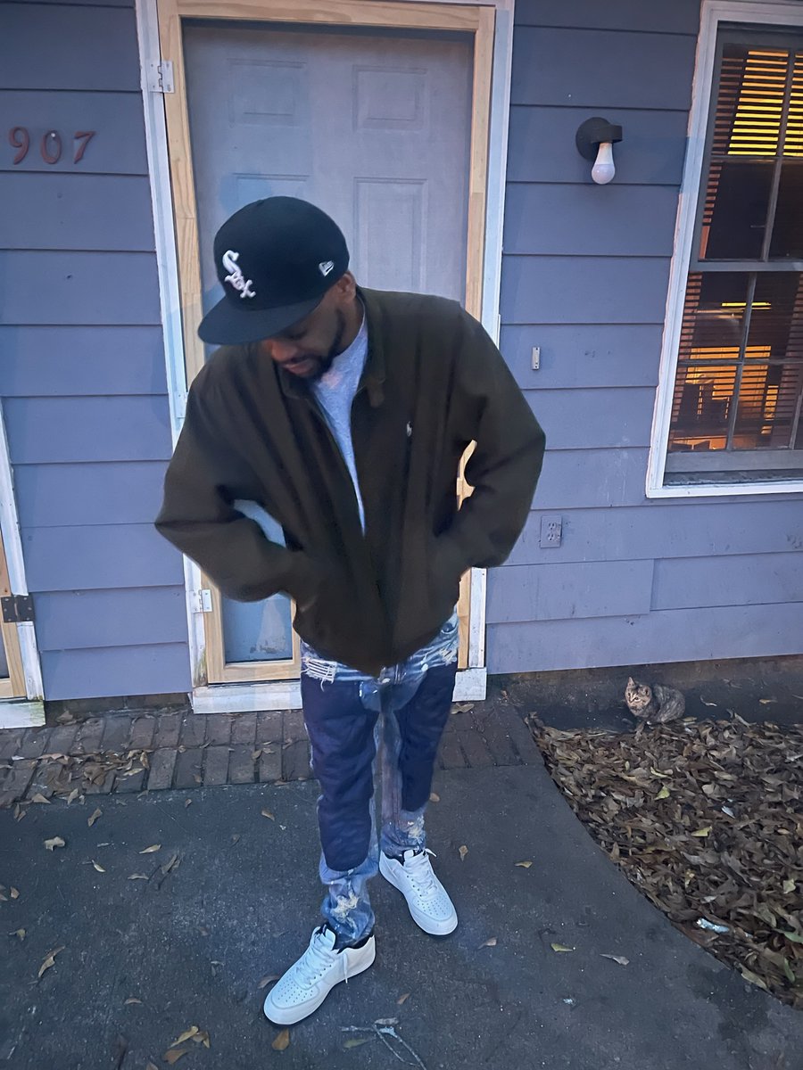 slumbabyjgudda1's tweet photo. Still Out Shining Off My Survival Pack.... 🤞🏾🦖🐐 #Slumbaby #JGudda #RR4L #slumfamily #happythanksgivng https://t.co/ugvRxO3Lwx