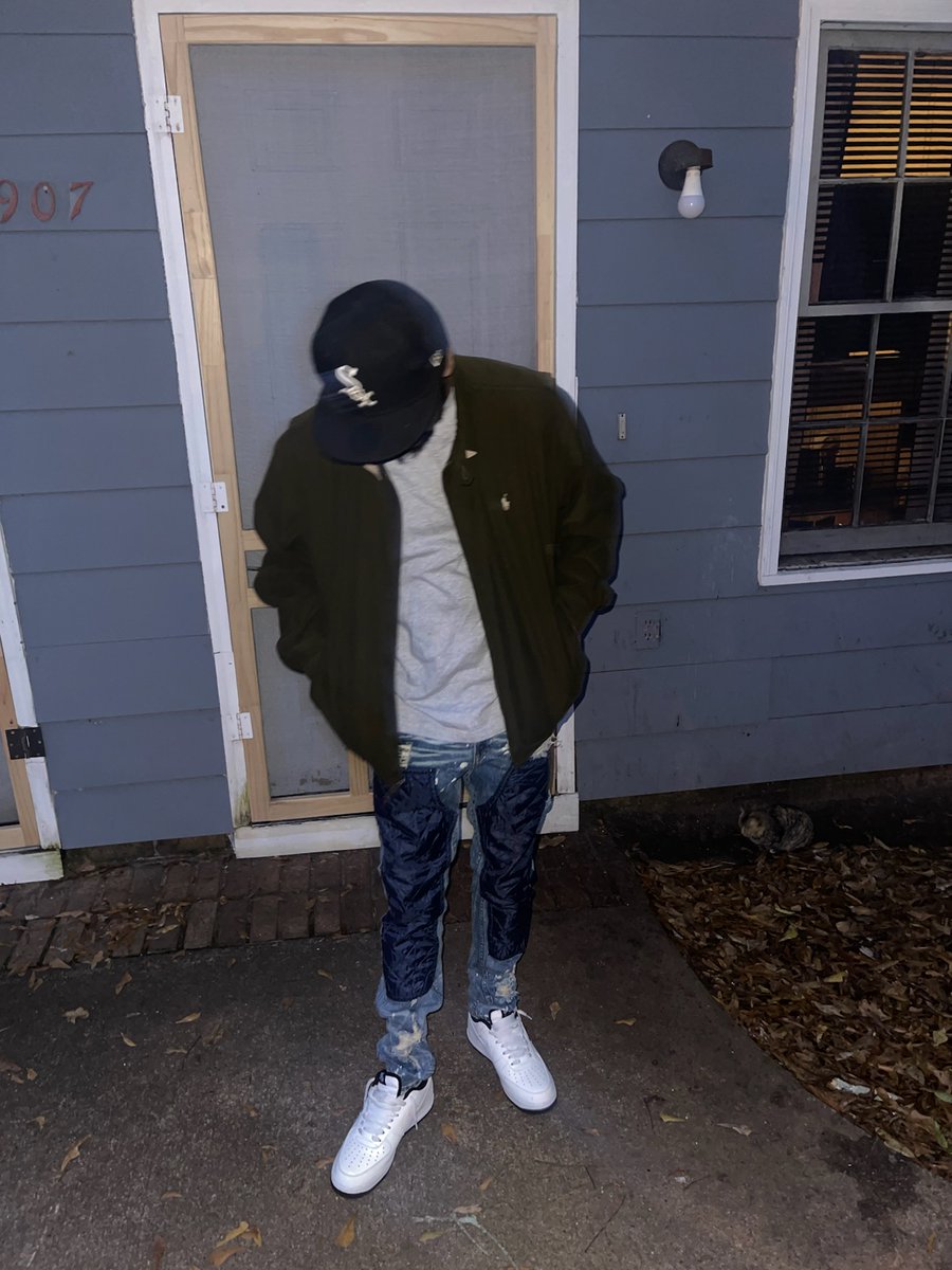 slumbabyjgudda1's tweet photo. Still Out Shining Off My Survival Pack.... 🤞🏾🦖🐐 #Slumbaby #JGudda #RR4L #slumfamily #happythanksgivng https://t.co/ugvRxO3Lwx