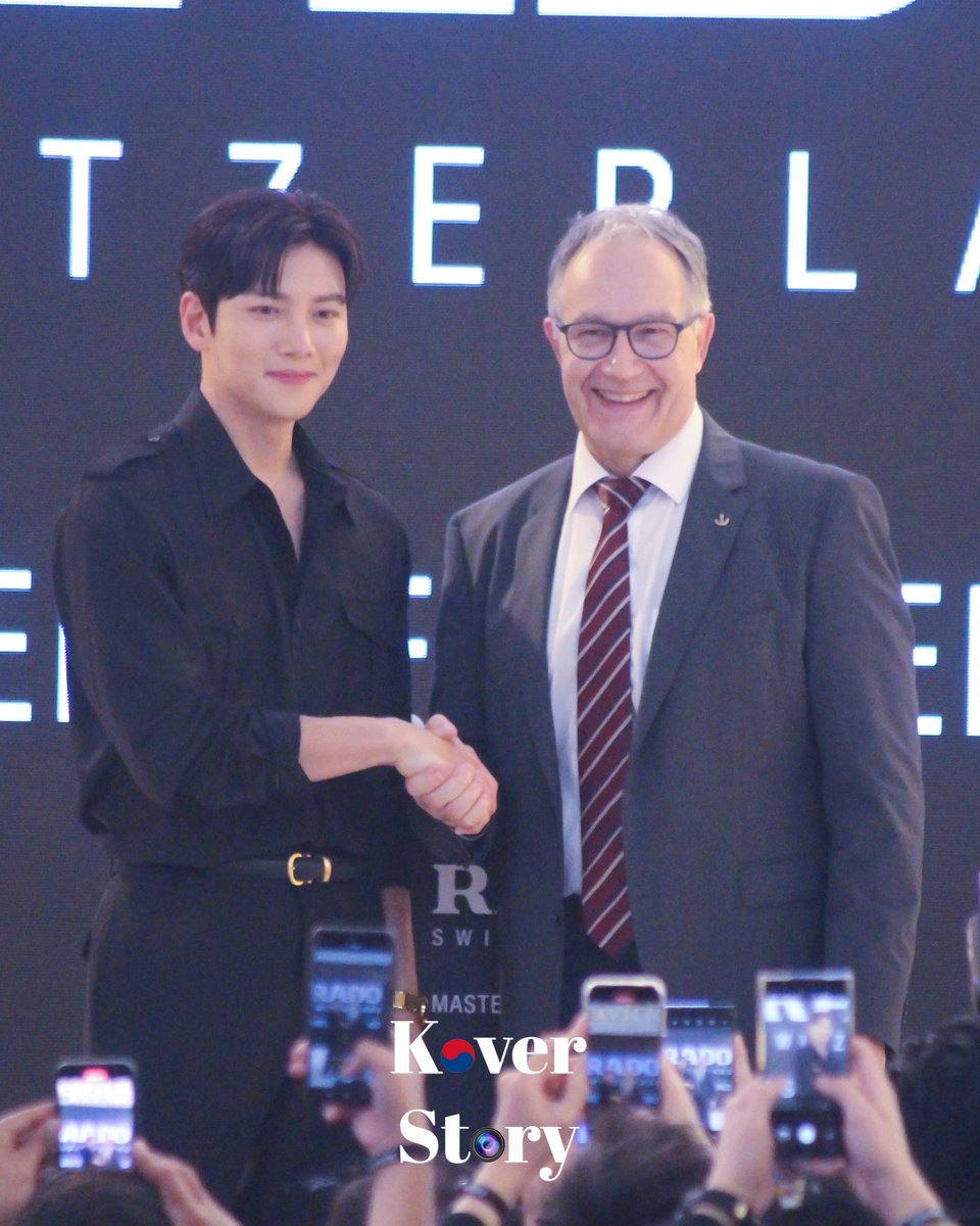 StoryKover's tweet photo. 20232311 📸 Ji Chang Wook at Grand Opening of RADO Boutique in Malaysia.
#rado #radocaptaincook #skeletonwatch #feelit #지창욱 #jichangwook #radowatch #radoxjichangwook #pavilionKL #welcometosamdalri #theworstevil #웰컴투삼달리 #jichangwookinmy #jichangwookinkl https://t.co/a4fGNueVii