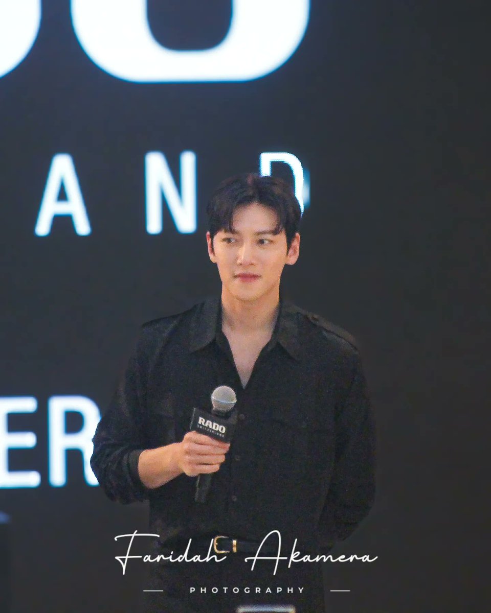 StoryKover's tweet photo. 20232311 📸 Ji Chang Wook at Grand Opening of RADO Boutique in Malaysia.
#rado #radocaptaincook #skeletonwatch #feelit #지창욱 #jichangwook #radowatch #radoxjichangwook #pavilionKL #welcometosamdalri #theworstevil #웰컴투삼달리 #jichangwookinmy #jichangwookinkl https://t.co/a4fGNueVii