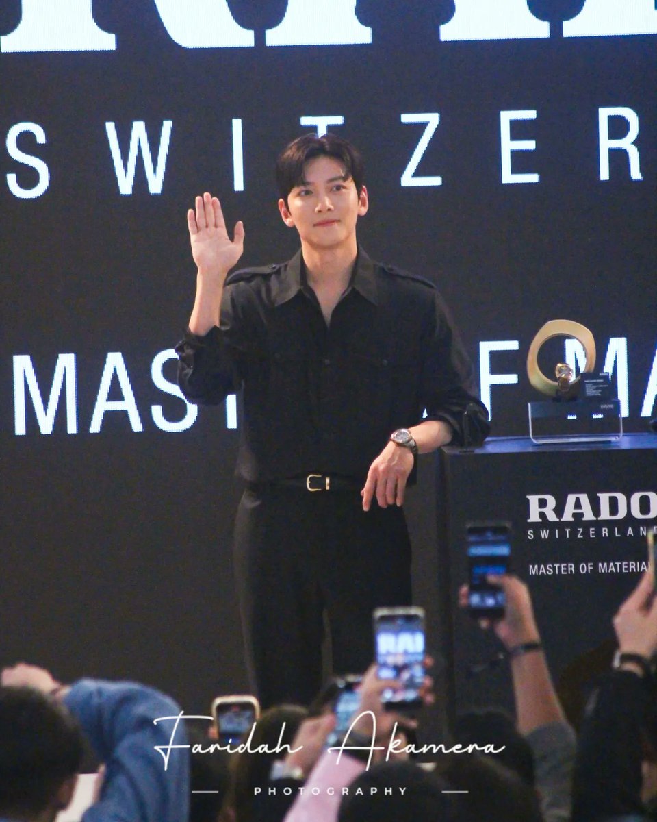 StoryKover's tweet photo. 20232311 📸 Ji Chang Wook at Grand Opening of RADO Boutique in Malaysia.
#rado #radocaptaincook #skeletonwatch #feelit #지창욱 #jichangwook #radowatch #radoxjichangwook #pavilionKL #welcometosamdalri #theworstevil #웰컴투삼달리 #jichangwookinmy #jichangwookinkl https://t.co/a4fGNueVii