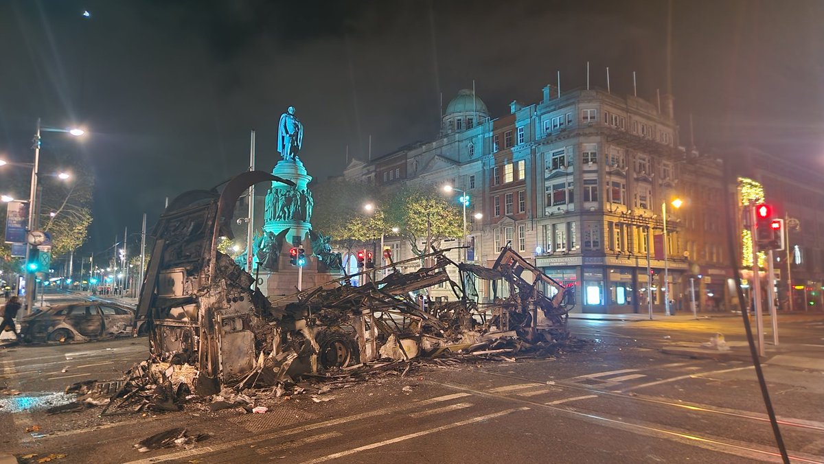 AOAFiidka's tweet photo. These photos have just been taken, and I honestly can't believe what's happened tonight in Dublin #DublinRiots 

#Dublin #Ireland #CityCentre https://t.co/m1EC2Nu8WQ