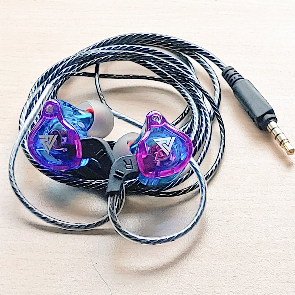 My starting Chi-Fi IEM

QKZ-AK6
Cost 3 USD

Love it when I AutoEQ with Wavelet. The deep boxy bass and clashing highs are sweet for me. Yeah, f*cking cheap but worth it. Not for an aristocrat.

@QKZ_HiFi 
#ChiFi
#ChineseHiFi
#HiFi
#audiophile
#earphones #headphones