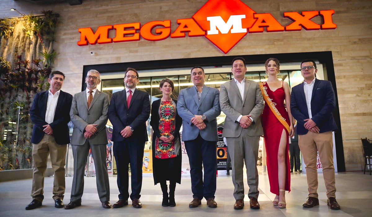 czamoramatute's tweet photo. 🥳 ¡Celebramos la apertura de #WayraPlaza con el primer #Megamaxi en la ciudad!
🛍️ Con tiendas como #Sukasa, #MegaKywi, #MaxiTec, #Tatoo y #Juguetón, impulsamos la #economía de Cuenca.
Mejoramos la vida de los cuencanos con productos de calidad y #AmorPorCuenca❤️💛 https://t.co/7Mtml83gz2