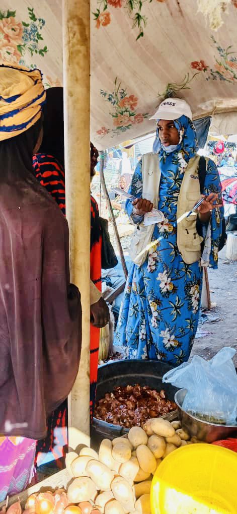 AbdallahiAmal's tweet photo. 👉Poursuite sur le terrain de la campagne de sensibilisation des travailleurs du secteur #informel sur l’importance de souscrire à l’assurance maladie de la #CNASS.
Nos agents d’affiliation en action ici à #Sebkha, au Marché « Socim » et au Marché « Capitale ».
#SantéPourTous https://t.co/Js8SNmKx4W