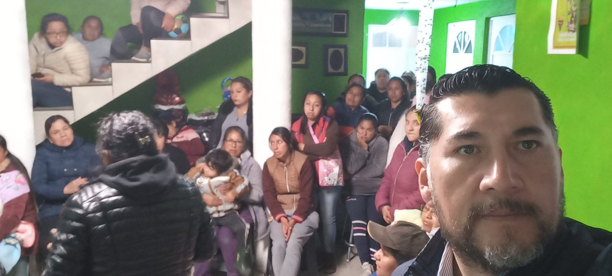 hhnava38's tweet photo. La voluntad de seguir en #EquipoADMM sobre pasa los climas en #AlmoloyaDelRio son guerreras a prueba de todo gracias #Angelica por compartir con tan lindas personas en el #EquipoADMM 
#Distrito29
#ElAmigoBeto
#QuienDijoFrio https://t.co/kedtpk01FJ