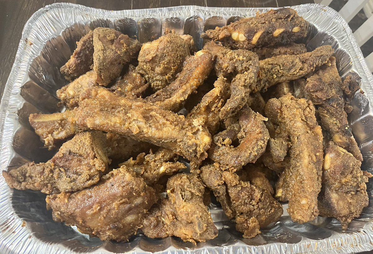 CoachMooring's tweet photo. Years Ago one of my All Time Favorite Players I coached introduced me to the world of Fried Ribs…..

My First time making them and I think they came out pretty good!

@Cpatton88 how do they look? 
Think your Pops would approve?? 

#DawgsUp #NewEra #HappyThanksgiving #RibMaster https://t.co/d8o2cd8HxL