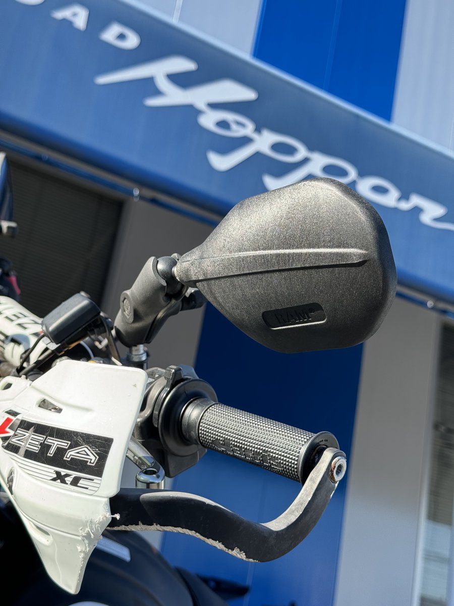 plot_touring's tweet image. RAM MOUNTSからミラーのサンプルが届きました！
ダブルテイクミラーとよく似ていますが、よりスポーティな形状で車種問わず似合いそうです🪞
今後の展開にご期待ください！

byAndo

#ラムマウント #RAMMOUNTS #走り出せばそれはツーリング