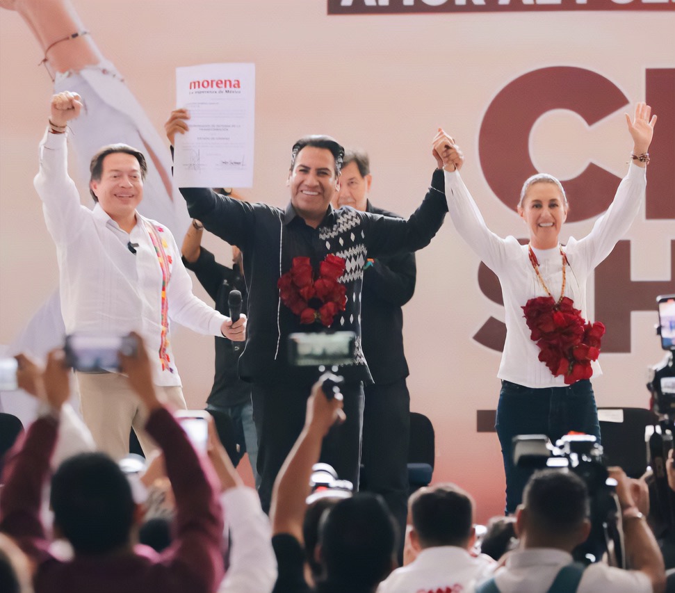 Claudiashein's tweet image. En Palenque, Chiapas, dimos el reconocimiento como coordinador estatal de los Comités de Defensa de la 4T a @ramirezlalo_ .