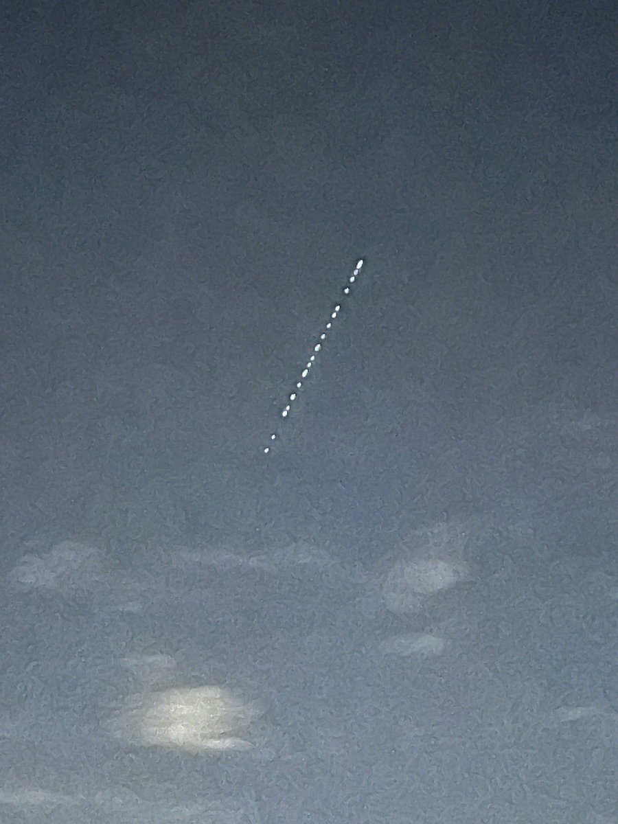 benwaghorn's tweet photo. Are these @Starlink satellites overhead in Florida (excuse the poor photo)? https://t.co/Z8O189fC5x