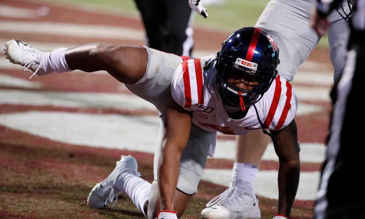 RedditCFB's tweet photo. On Thanksgiving Day 4 years ago, Elijah Moore pretended to pee like a dog after a great TD. The ensuing penalty caused Ole Miss to miss the PAT, and the Egg Bowl, 21-20. Some historians theorize that this event was the first domino in a long string of major changes in the sport. https://t.co/9Y8E1oy2Ke
