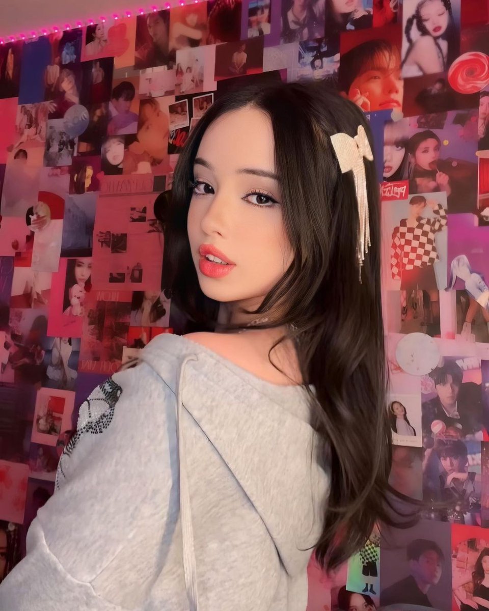 lexieglobal's tweet photo. 231123 #LEXIE (@.levin_lexie) 
Like my glitter bow? 🎀
#style #fashion #makeup #explorepage #explore https://t.co/HuDEejU1bR
