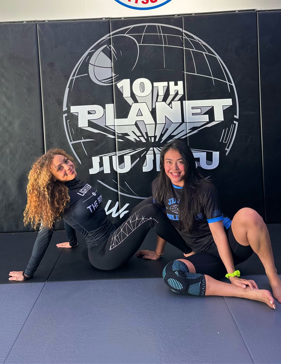 alexwendlingX's tweet image. thanks giving jiu jitsu energy 👽👾🖖🏽 #jiujitsu #bjj #bullybreed