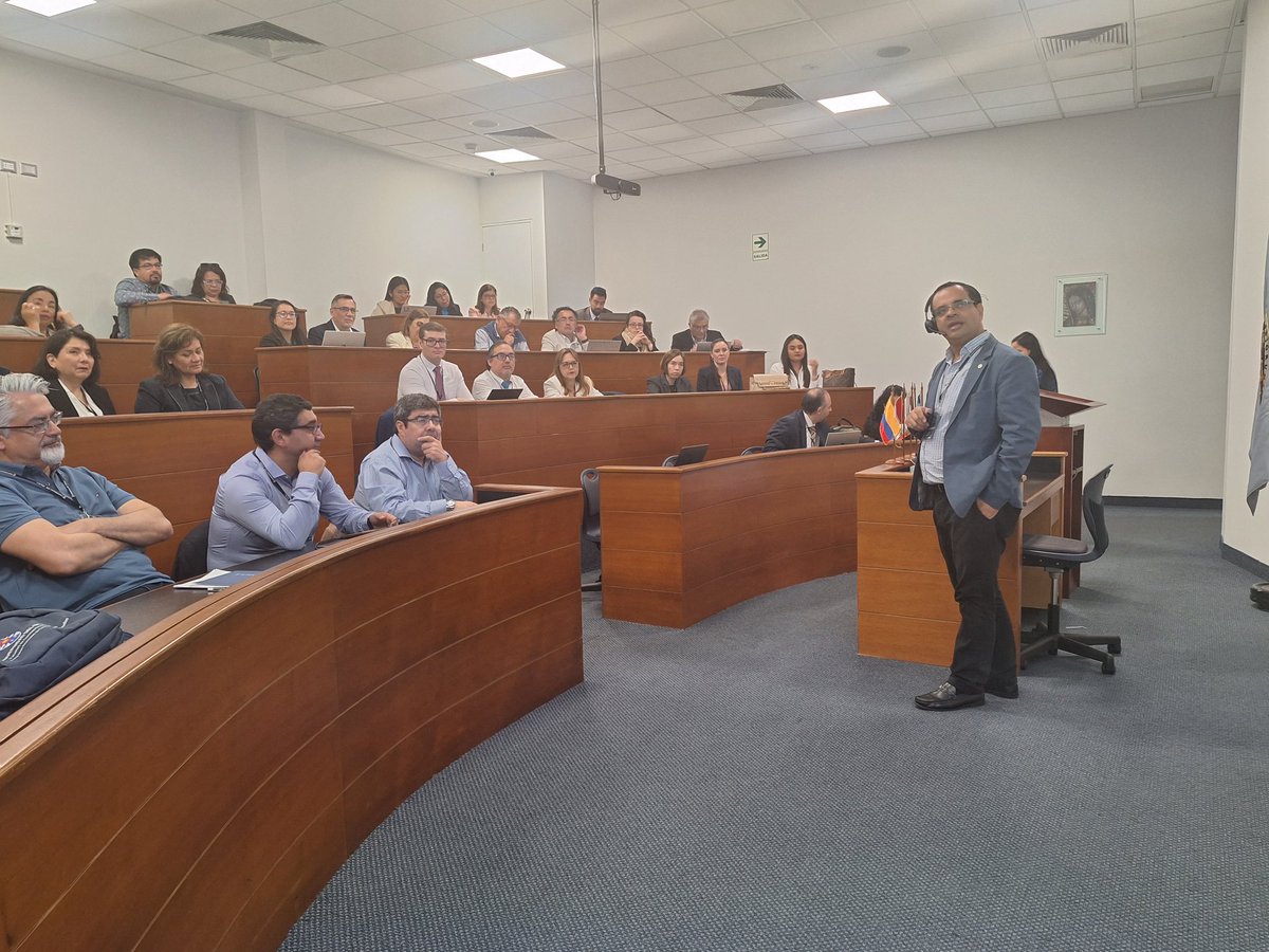 fmorales_ubb's tweet photo. Largo día de ponencias en Lima. Más de 60 trabajos, entre investigaciones y ensayos y la conferencia magistral de Hugo Macias. CAPIC sigue siendo un importante espacio de encuentro académico 🇨🇱🇵🇪🇦🇷🇨🇴🇲🇽🇵🇾🇪🇸 https://t.co/ptfTlYJvw3