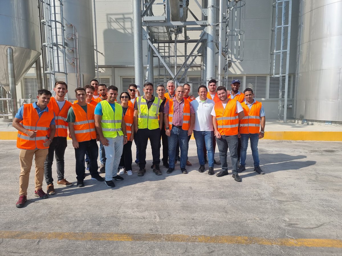 El equipo de #Transfermóvil visitó la Cervecería Parranda como parte del proyecto de reciclaje de esta empresa, al que contribuyó facilitando que las personas reciban un pago por la entrega de botellas en los puntos de recolección. @ETECSA_Cuba @MINCOMCuba @TransfermovilS
