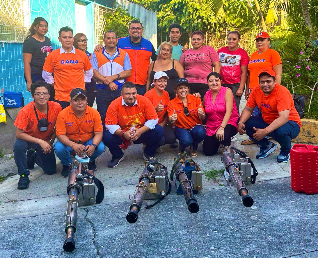 GGallegos24's tweet photo. #TrabajoTerritorial🔸| Al final de este jueves nuestro candidato a alcalde por #SanSalvadorCentro @Rafa_AlcaldeSS, junto a nuestro candidato a concejal @EdwinPiche15, apoyados por nuestro equipo #GANA🔶, realizaron una jornada de fumigación en Comunidad #LaIsla1 beneficiando a 110 familias, como respuesta a a sus necesidades y para proteger a los habitantes erradicando  el zancudo transmisor del dengue.
