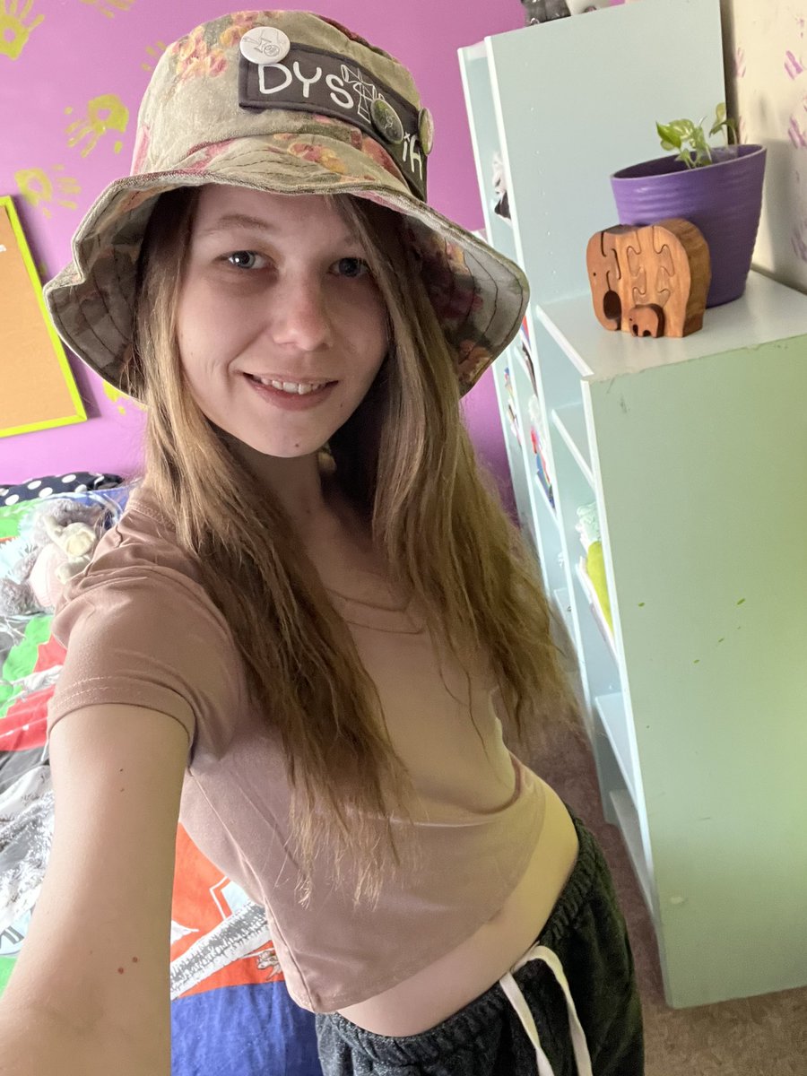 monsterousmouse's tweet photo. “If you are a fine gamer drop a selfie”
I’m fine at gaming but who isn’t?🤷‍♀️😂 https://t.co/CVUgvJTs0L