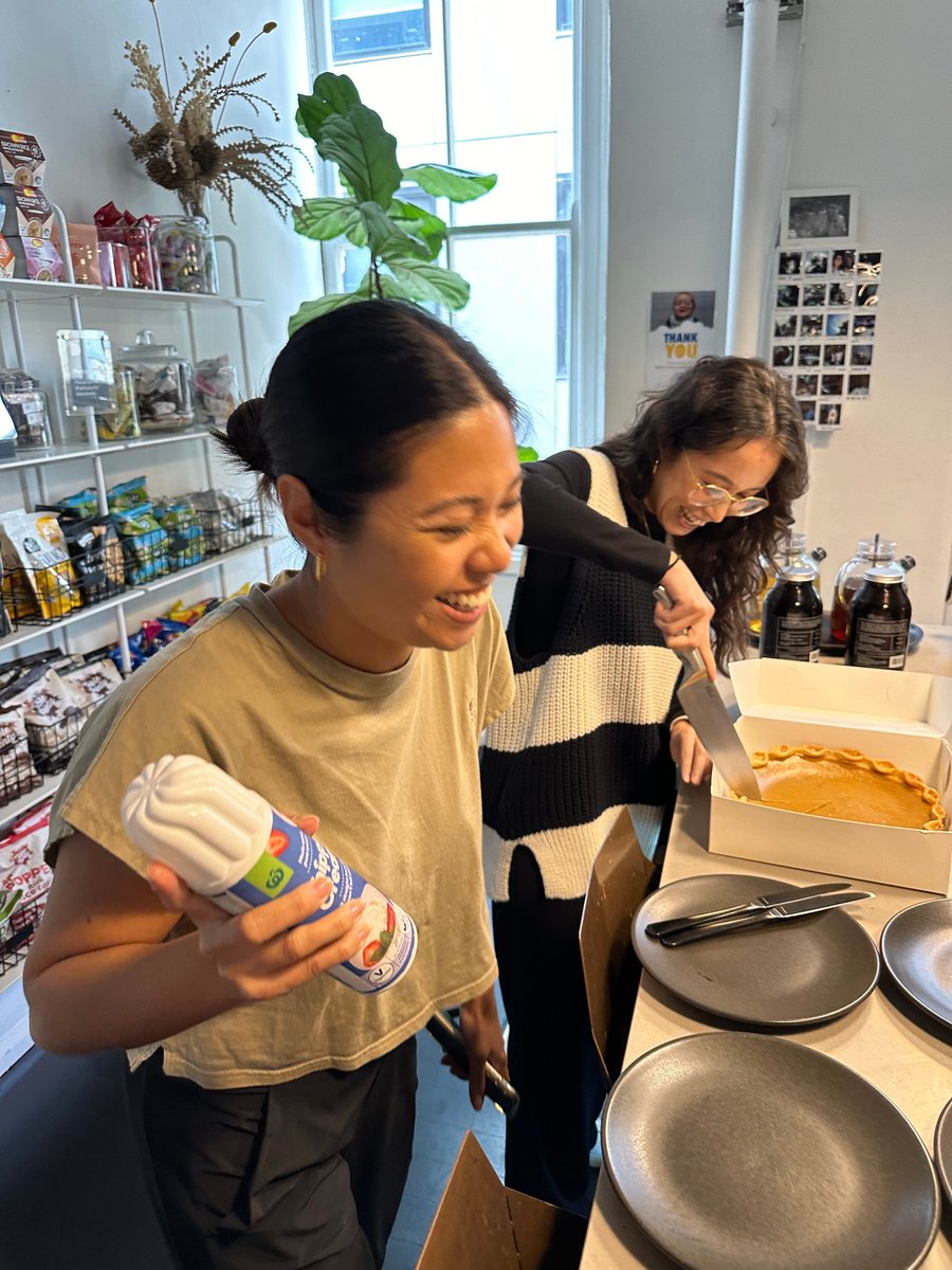 MammothDotTech's tweet image. Happy Thanksgiving Y&apos;ALL!   🇺🇸  The American Mammoths putting the attitude in gratitude 😉