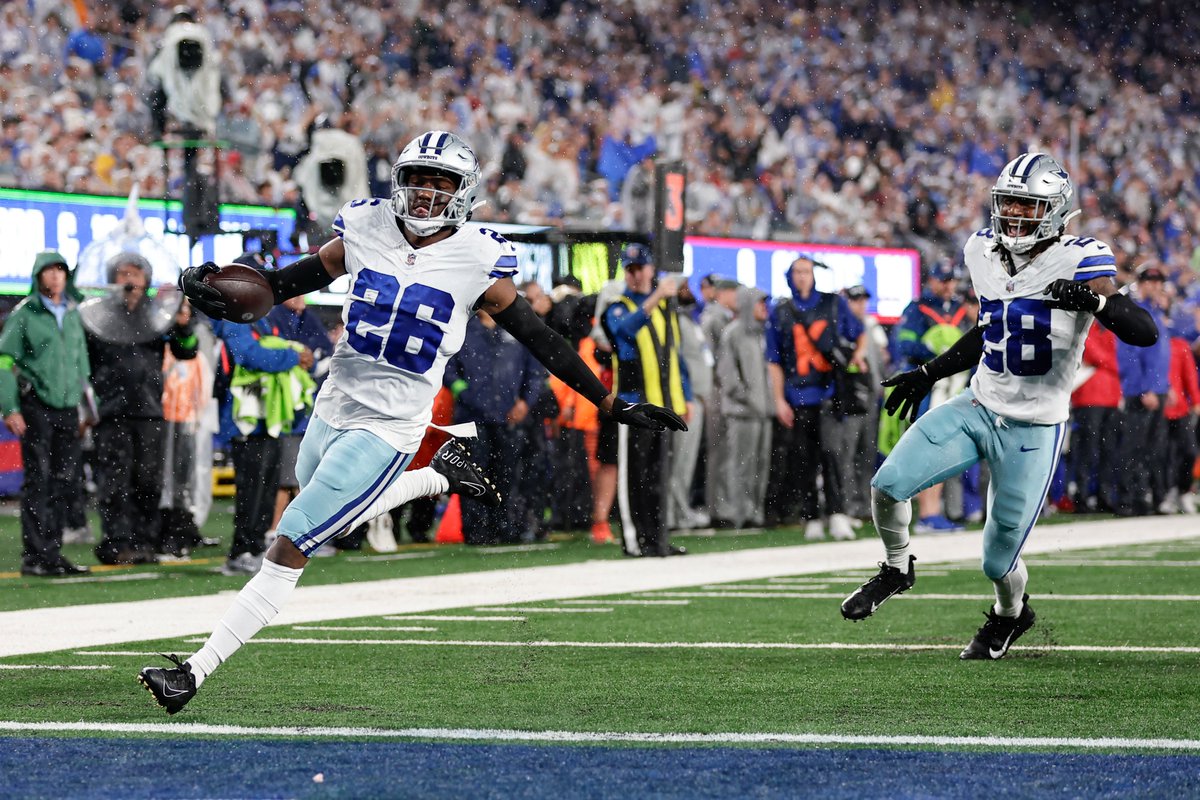 OddsShark's tweet photo. NFL HISTORY!!!

DaRon Bland gets his 5th pick-six of the season 🙌 https://t.co/Fa1yBiZBe6
