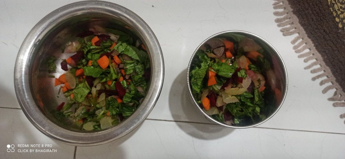 Bhagirathsutar's tweet photo. 🕕Morning 6:00am
💙Healthy Tips
🧡My daily Early morning  Juice
🥦+🥬+🥕+🌰+🫑 Mixture 🍹juice https://t.co/1Vd0Po9dVf