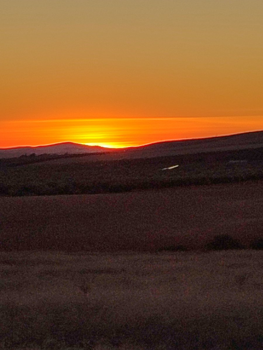 agustingc2012's tweet photo. Atardecer desde #Castulo. https://t.co/QYjNnEE53K
