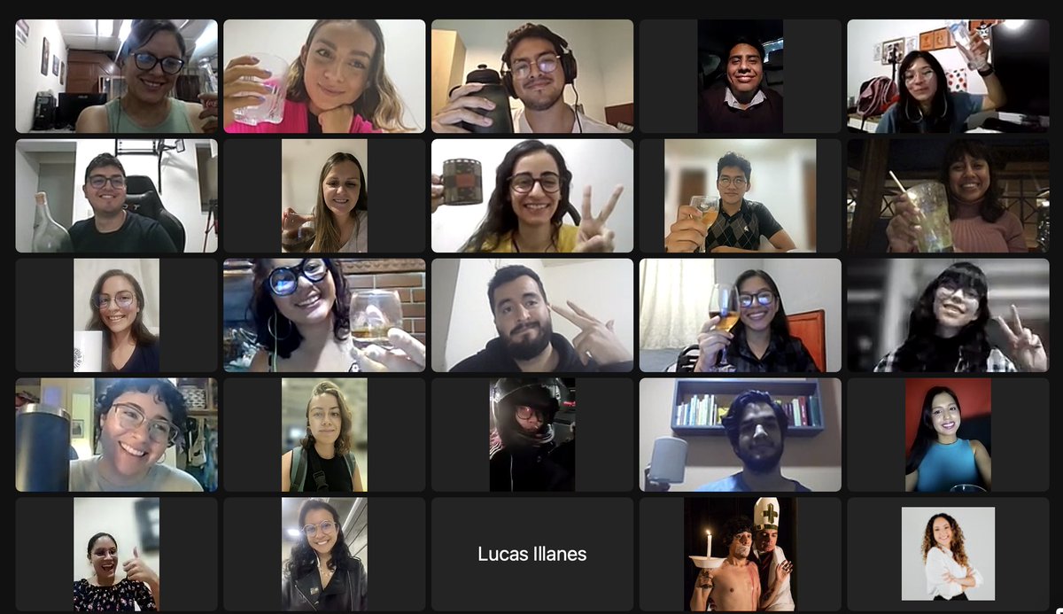 DLatitudes's tweet photo. ¡Personas de todas los ciclos anteriores reciben a la 8va generación de la #RedLATAM de Jóvenes Periodistas!

Brindamos con ron, pisco, fernet, cerveza, mate, aguardiente, tequila, mezcal...

En @DLatitudes las tradiciones se mantienen, se traspasan y se respetan. 

¡Bienvenidxs! https://t.co/47WshFvhP6