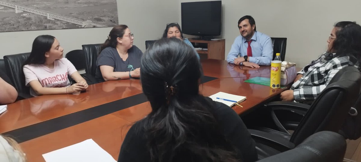 Esta noche en reunión con dirigentes d comités de vivienda d la quinta etapa. No aceptaremos ningún tipo d dilación en la ejecución de proyecto. D ahí no nos moverán. Esperamos d los responsables un férreo compromiso con las familias para q reciban sus viviendas en TIEMPO Y FORMA