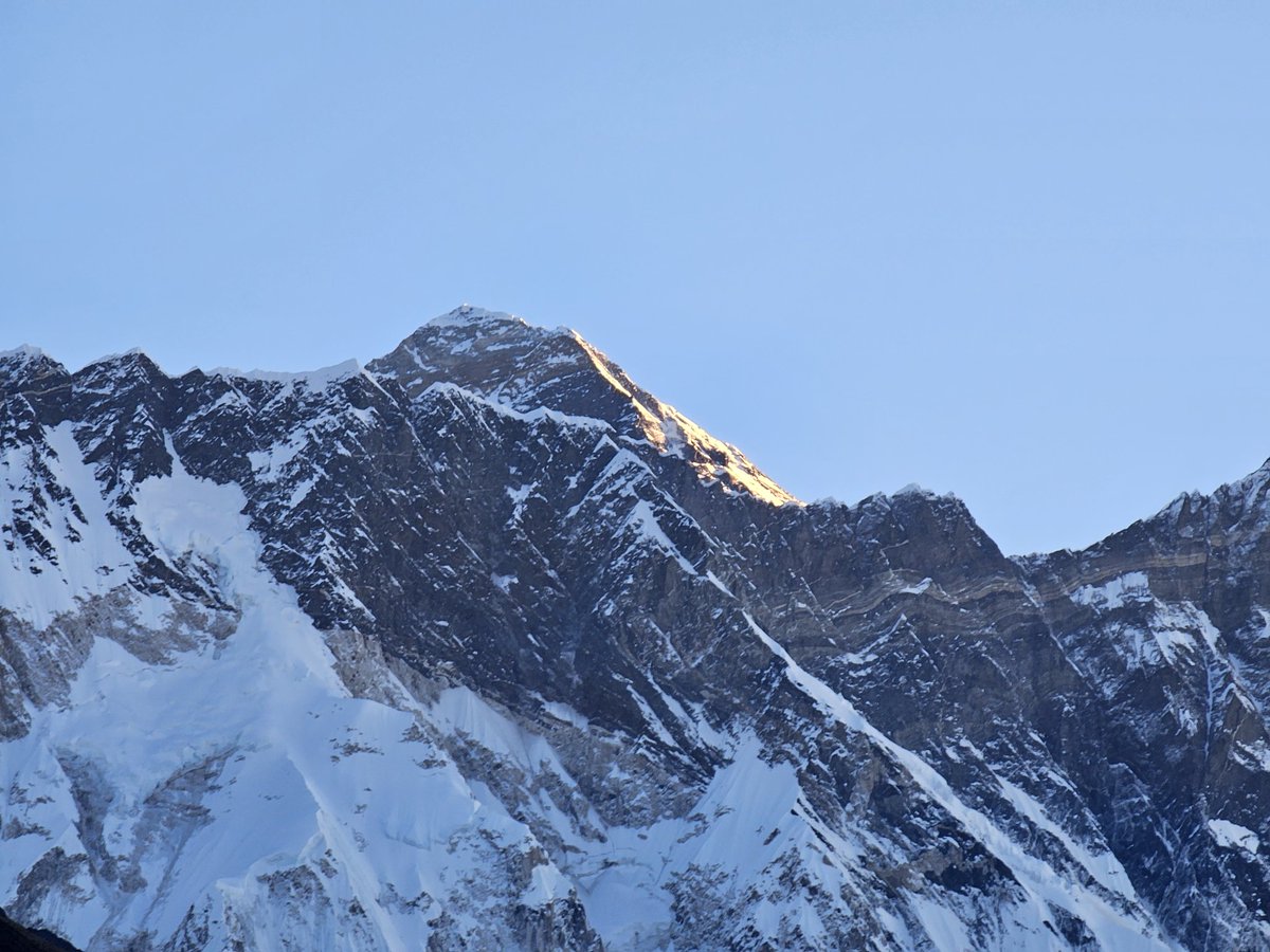 mt. EVEREST in early morning 

- Ebctrek