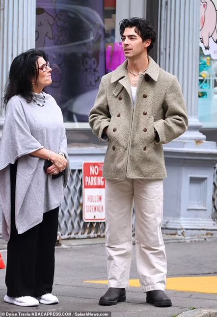 he looks tall here 🥰