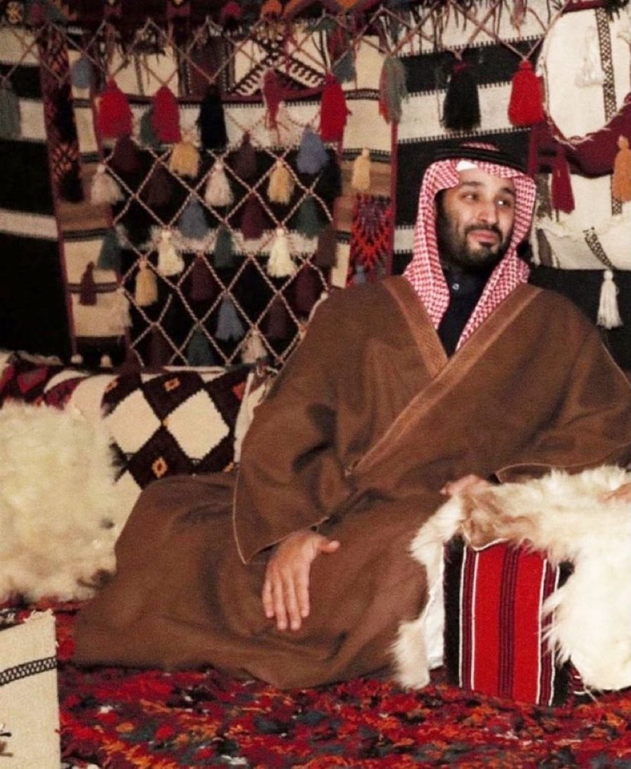 mansouralsaud's tweet photo. سألني ضيف من البرازيل ما هو اكثر شيء تفتخرون به كسعوديين في تحولكم الوطني في جميع الاصعدة رياضة ترفيه صناعه صحة تعليم الى اخره والذي أصبح حديث العالم 

أخرجت له صورة #ولي_العهد الامير #محمد_بن_سلمان وقلت هذا فخرنا فهو بعد الله قائد التحول والتطور الذي يراه العالم ويعيشه السعوديين https://t.co/eHiWcKEU7a