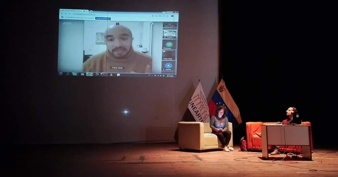 En plena ponencia mi amado <a href="/mancerista/">Luis Mancera Pérez</a> desde Nanjing para nuestra <a href="/CulturasUNEARTE/">UNEARTE</a> 

Por más y más gestión pública de las artes.

#Mancerista #TeAmoMano síguelo en @elchinomancera 😉