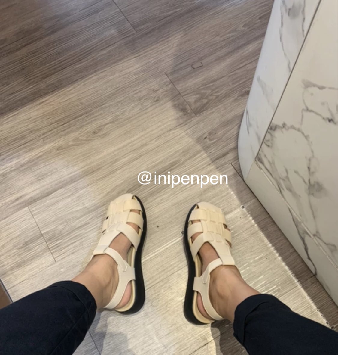 inipenpen's tweet photo. Emang boleh Sepatu sandal secakep ini cuma 100rban ?? 🥺✨
Mana packing dus😫 
Sol nya empuk, nyaman bgt jahitannya kuat 🫶🏻 
✨ https://t.co/5APMdXTo8J https://t.co/Nkq4kfJE4e