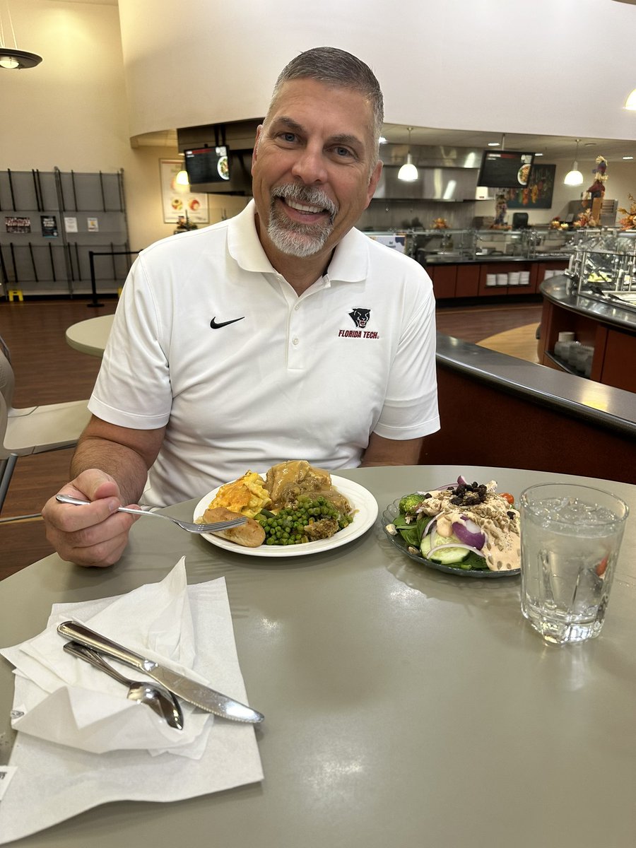 FloridaTechPrez's tweet photo. What better way to celebrate Thanksgiving than a yummy dinner with some of our students at Panther Dining Hall. Happy Thanksgiving, @FloridaTech family! https://t.co/Rlp0v0KQAf