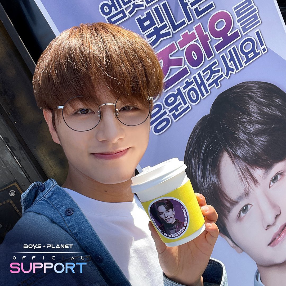 nanadzao_'s tweet photo. @LEV_Official_ did you come back here just to take a picture with the food truck? #AskLEV https://t.co/MdgPK6rgKU
